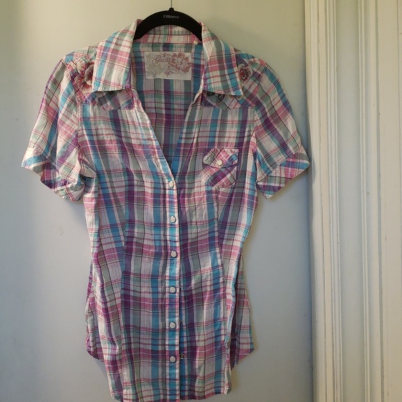 Guess button up, floral lacing on shoulders. Cute - Picture 1 of 5